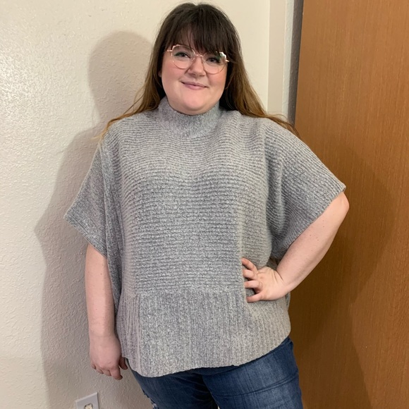 Universal Thread Sweaters - Universal Thread Mock Neck Short Sleeve Size 2X